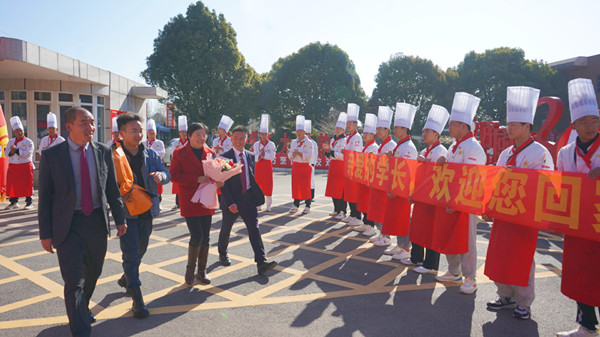 分享经验 助力成才——云南新东方烹饪学校开展毕业校友经验分享会···