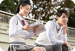 有学考成绩的高中生
