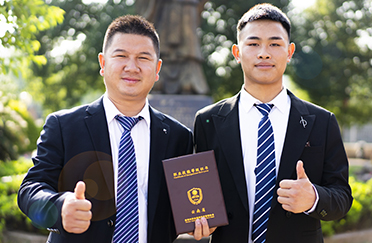 学子毕业合影
